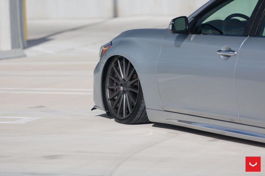Детали экстерьера Infiniti Q70 on Vossen Wheels (VFS2) 2017 года  (фото 34 из 43)